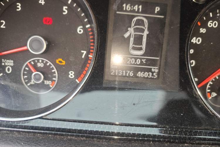 Used Volkswagen Magotan 2012 Revised 1.8TSI Luxury Version Odometer Close Up