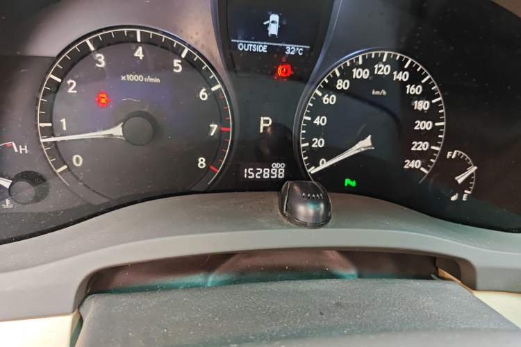 Used Lexus RX Classic 2011 270 Elegant Edition Odometer Close Up