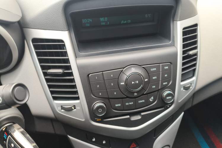 Used Chevrolet Cruze 2012 1.6L SL Grand Edition Automatic Audio And AC Panel