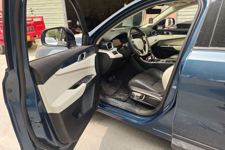 Used Lynk & Co 01 2017 2.0T Two-Wheel Drive Zhaopu Version Driver Seat