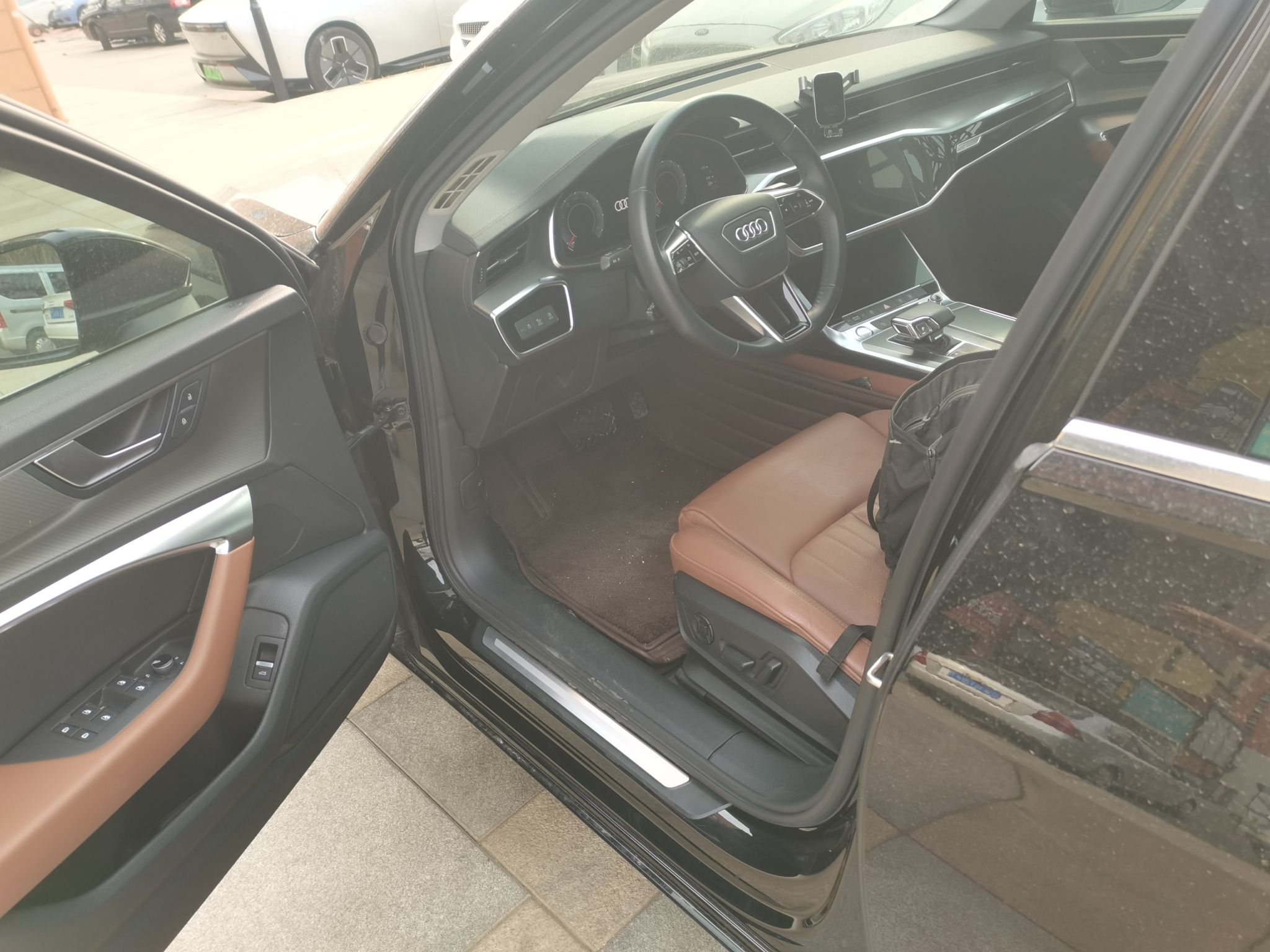 Переднее сиденье в автомобиле