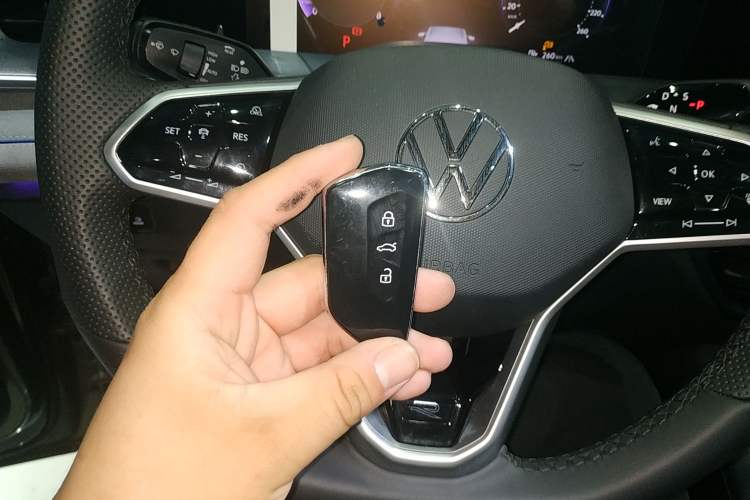 Used Volkswagen Tayron 2025 Tiguan L 380TSI 4Motion Luxury Easy Package Vehicle Key