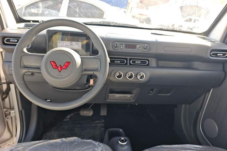 Used Wuling Zhiguang New Energy 2025 Standard Model Center Console