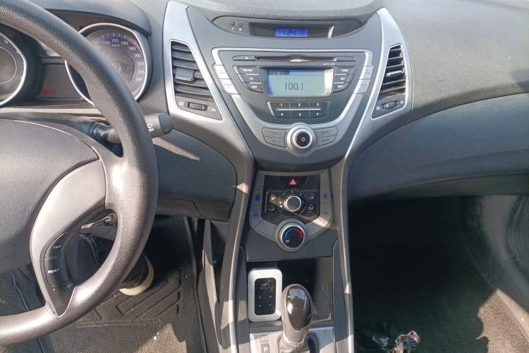 Used Hyundai Elantra (5th Generation / Langdong) 2015 1.6L Automatic Fashion Model