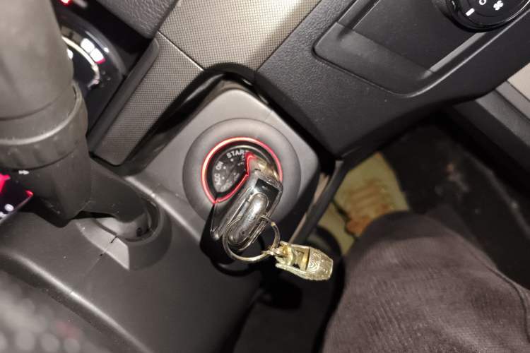 Used Roewe 350 2014 1.5L Manual Swift Edition
