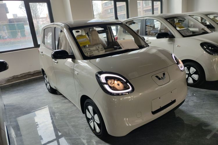 Used Wuling Hongguang MINIEV 2025 Four-Door Version Advanced Edition Front Right 45 Deg