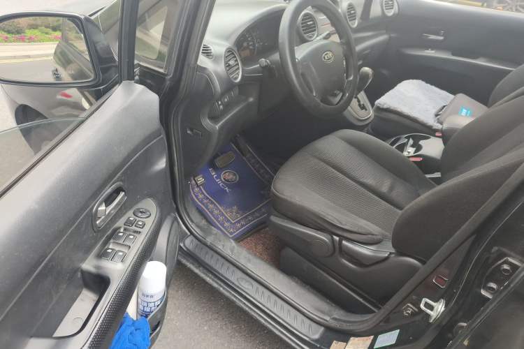 Used Kia Carens 2011 2.0L 7-Seater Automatic Standard Edition