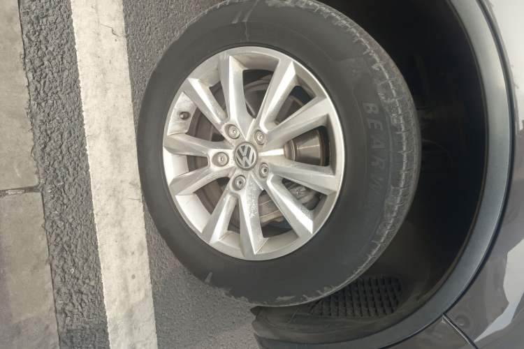 Used Volkswagen Touareg 2011 3.0 TSI High-End Version Right Front Wheel Hub