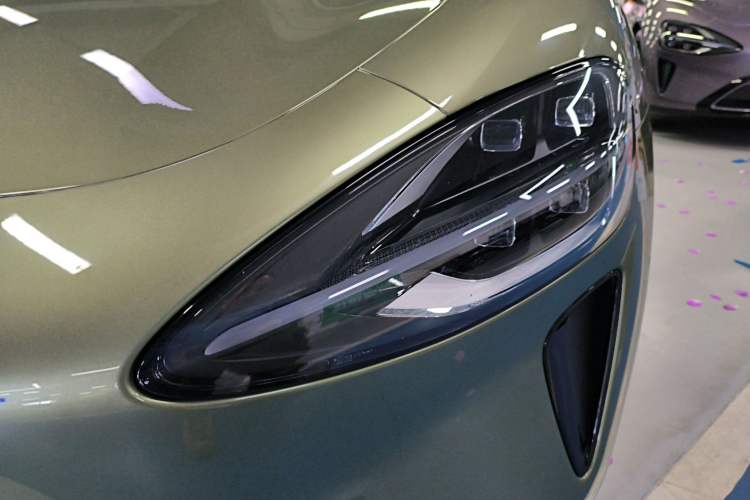 Used Xiaomi Auto SU7 2024 Four-Wheel Drive Ultra-Long Range Advanced Intelligent Driving Max Edition Left Front Headlight