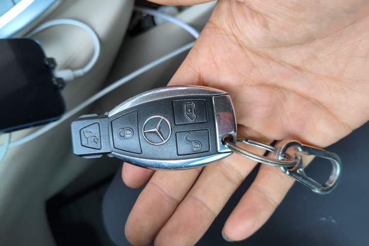 Used Mercedes-Benz V-Class 2020 V 260 Avantgarde Edition Vehicle Key