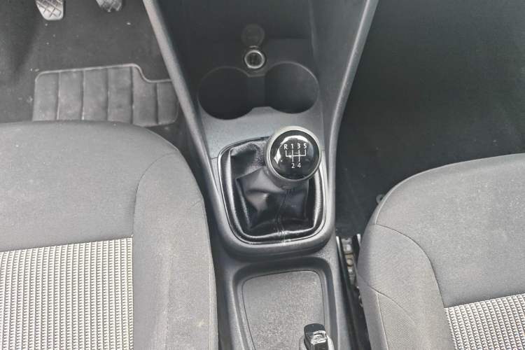 Used Volkswagen Polo 2016 1.4L Manual Fashion Model Gear Lever