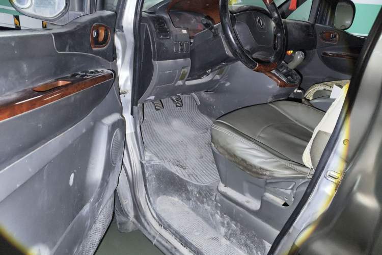 Used FORTHING Lingzhi 2014 M5 Q3 2.0L 7-seat Long-wheelbase Luxury Model