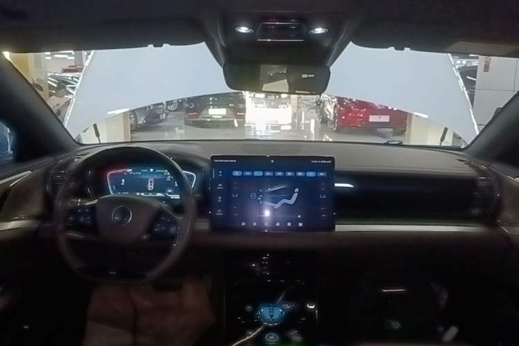 Used BYD Han 2023 EV Champion Edition 506KM Front-Wheel-Drive Premium Model Center Console