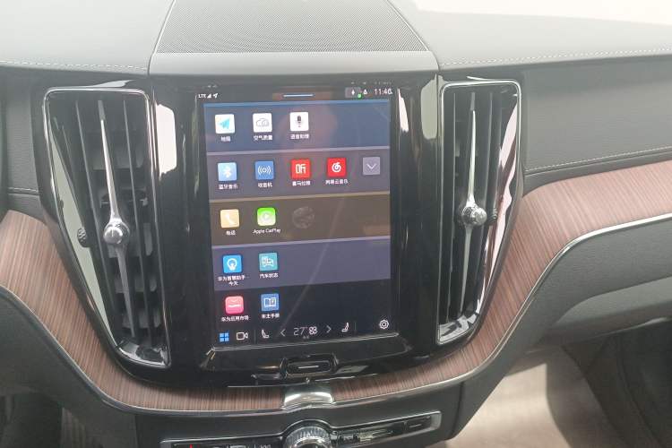 Used Volvo XC60 New Energy 2025 Plug-in Hybrid Long-Range All-Wheel Drive Smart & Luxurious Edition Audio And AC Panel