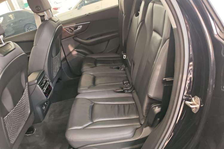 Used Audi Q7 2020 55 TFSI quattro S line sports model
