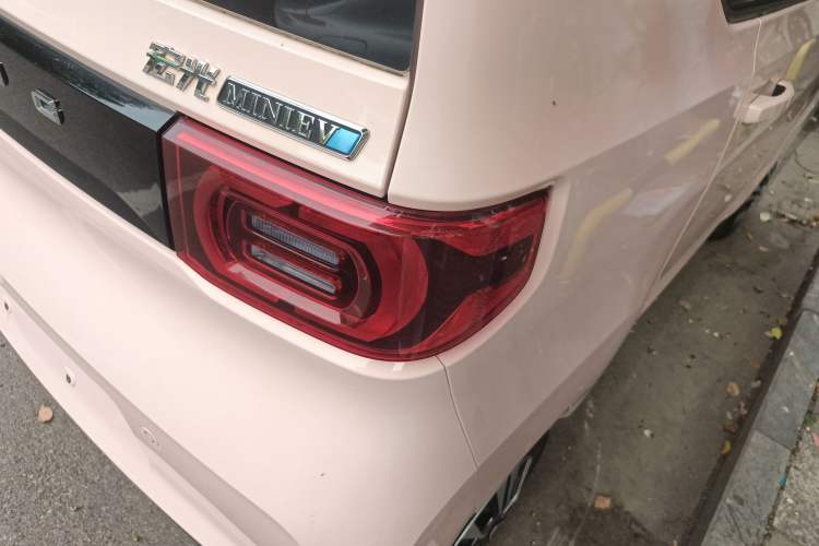 Used Wuling Hongguang MINIEV 2021 Macaron Premium Model – Lithium-NMC
