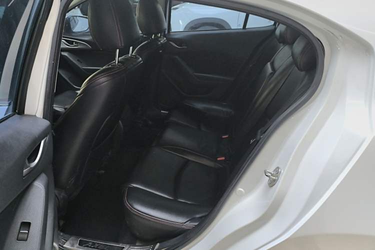 Used Mazda 3 Axela 2017 Sedan 1.5L Automatic Comfort Model Emission Standard China V