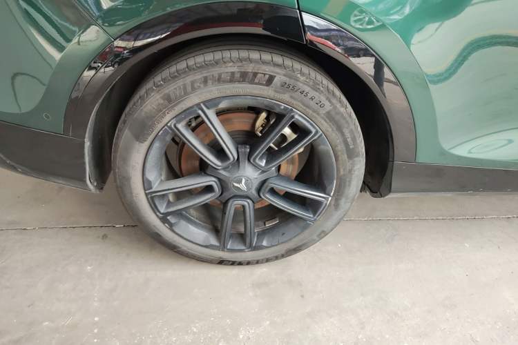 Used VOYAH FREE 2024 Ultra-Long Range Intelligent Driving Version Right Rear Wheel Hub