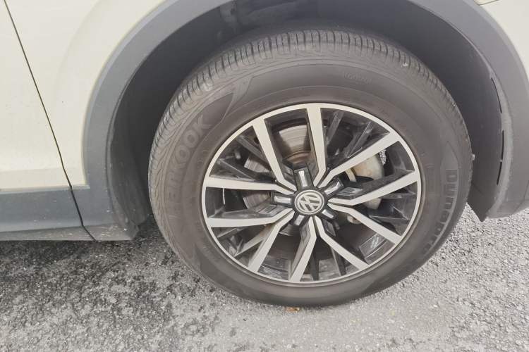 Used Volkswagen Tiguan L 2017 330TSI Automatic Two-Wheel Drive Flagship Edition Right Front Wheel Hub