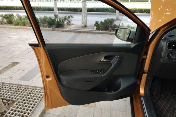 Used Volkswagen Polo 2018 1.5L Cross Polo Automatic