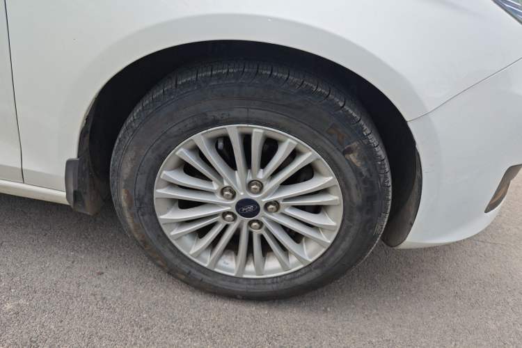 Used Ford Escort 2017 1.5L Manual Comfort Model Right Front Wheel Hub