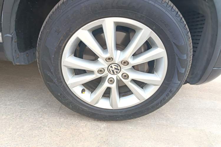 Used Volkswagen Touareg 2011 3.0 TSI High-End Version