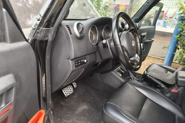 Used BAIC Off-Road BJ40 2016 40L 2.3T Automatic All-Wheel Drive Premium Edition Driver Seat