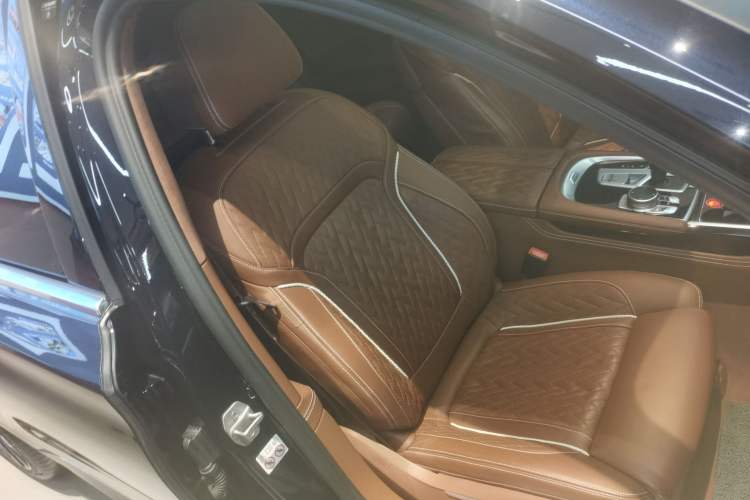 Used BMW 7 Series 2019 Facelifted 750Li xDrive V8 M Sport Package Right Front Seat