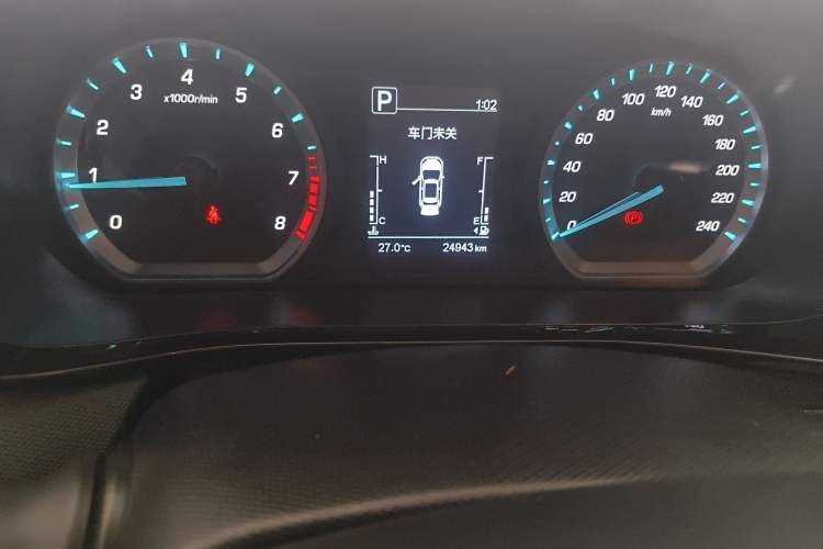 Used CHANGAN OSHAN X5 2021 Revised Version 1.5T DCT Luxury Edition Odometer Close Up