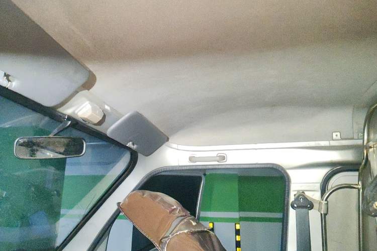 Used Wuling Zhiguang 2020 1.2L Van Utility Model China VI Emission Standard 2 Seats LSI