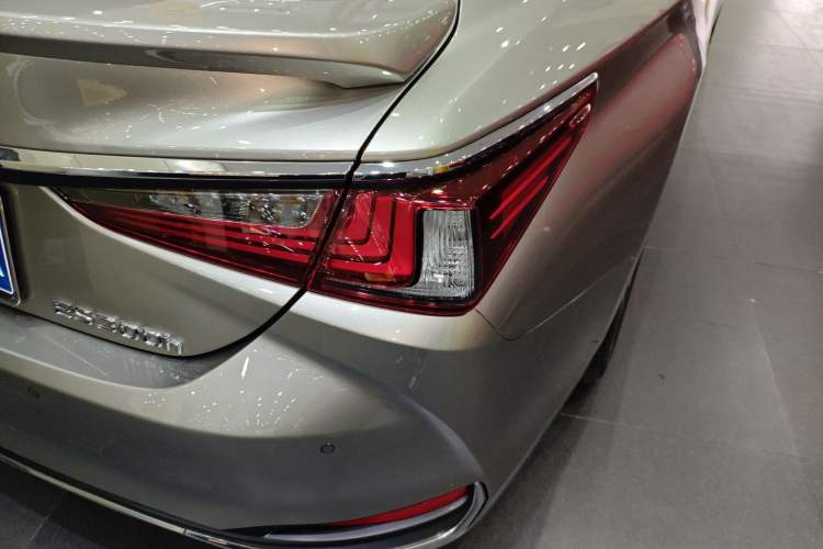 Used Lexus ES 2022 300h Excellence Edition
