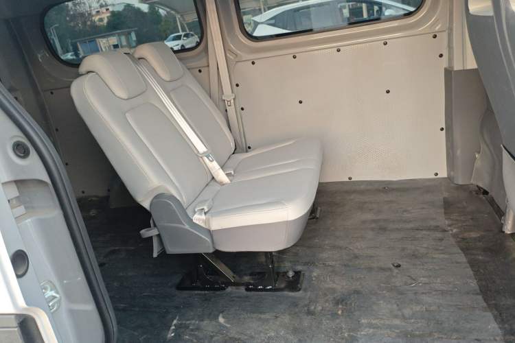 Used SAIC MAXUS Dana V1 2025 Low-Roof Multi-Function Version 42 kWh Left Rear Seat