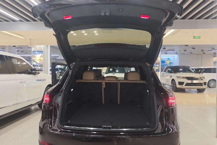 Used Porsche Cayenne E-Hybrid 2020 Cayenne E-Hybrid 2.0T Trunk