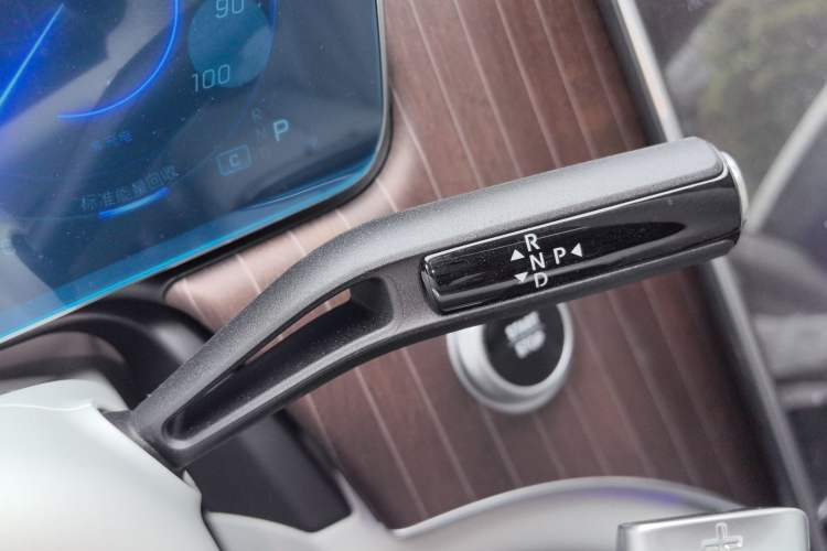 Used Mercedes-Benz EQE 2025 500 4MATIC Pioneer Edition Gear Lever