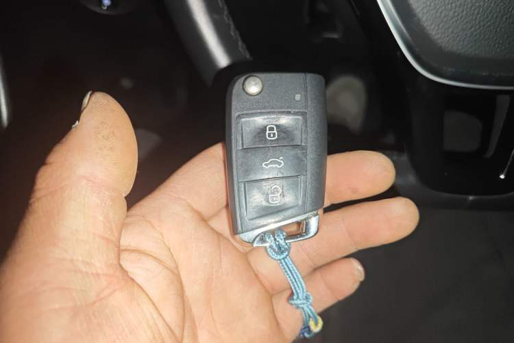 Used Volkswagen T-ROC 2018 280TSI DSG Two-Wheel-Drive Comfort Version China V Standard Vehicle Key