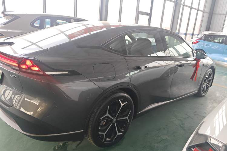 Used Deepal L07 2024 230Max Qiankun Intelligent Driving ADS SE Range-Extended Version