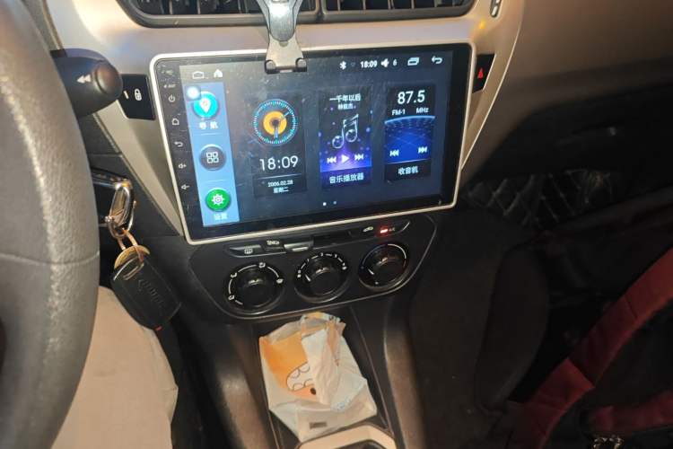 Used Citroen Elysee 2015 Zhishang Edition 1.6L Manual Fashion Model Audio And AC Panel