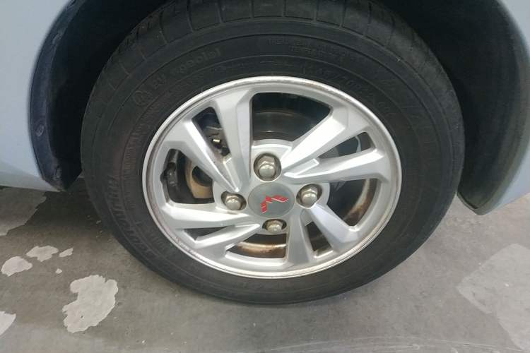 Used Wuling Hongguang MINIEV 2021 Macaron Premium Model – Lithium Iron Phosphate Right Front Wheel Hub