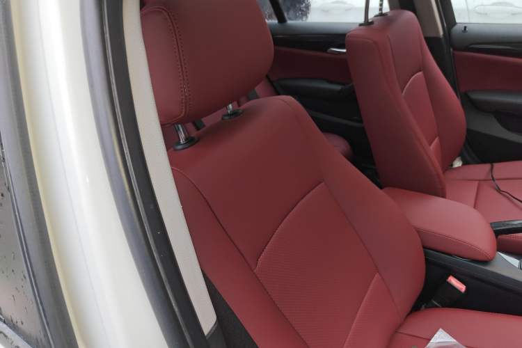 Used BMW X1 2015 sDrive18i Fashion Upgrade Edition Right Front Seat