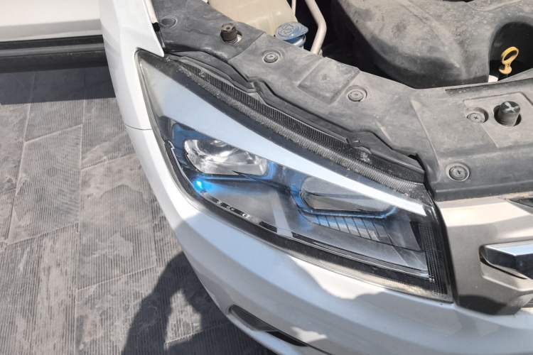 Used CHANGAN CS75 2014 2.0L Manual Luxury Version China IV Standard
