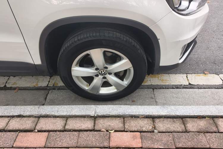 Used Volkswagen Tiguan 2013 1.8 TSI Automatic Two-Wheel Drive Comfort Edition Right Front Wheel Hub