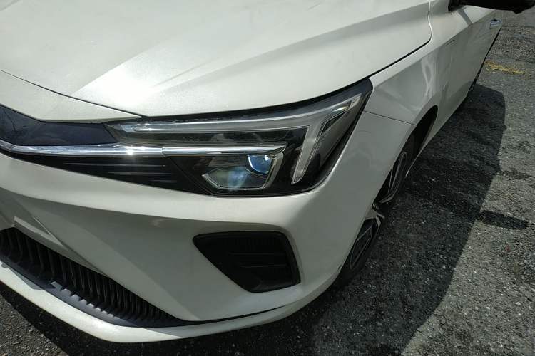 Used Rising ER6 2021 New Dynamic Edition 620km Smart Enjoyment Version Left Front Headlight