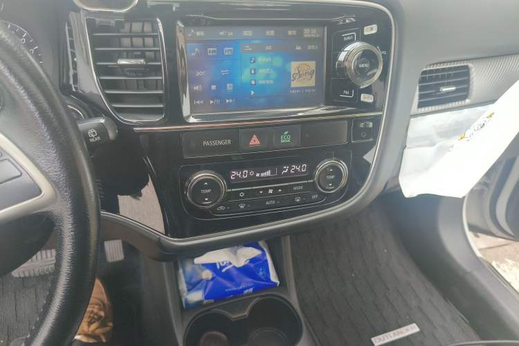 Used Mitsubishi Outlander 2014 2.4L 4x4 Deluxe Value Edition 5 Seats
