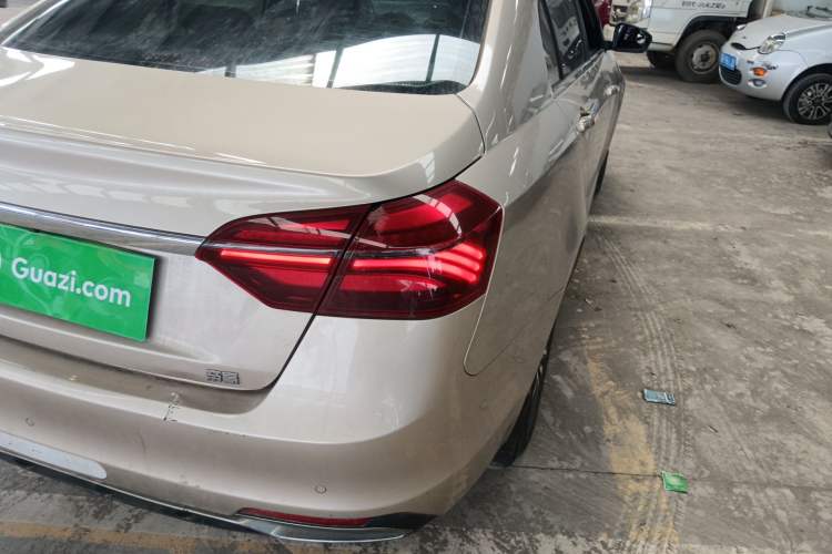 Used Geely Auto Emgrand 2019 Leading Edition 1.5L CVT Upward-Connected Model China VI Standard Exterior 3