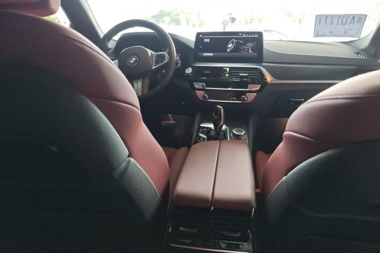 Used BMW 5 Series New Energy 2022 Second Facelift 535Le Pioneer Edition M Sport Package Audio And AC Panel