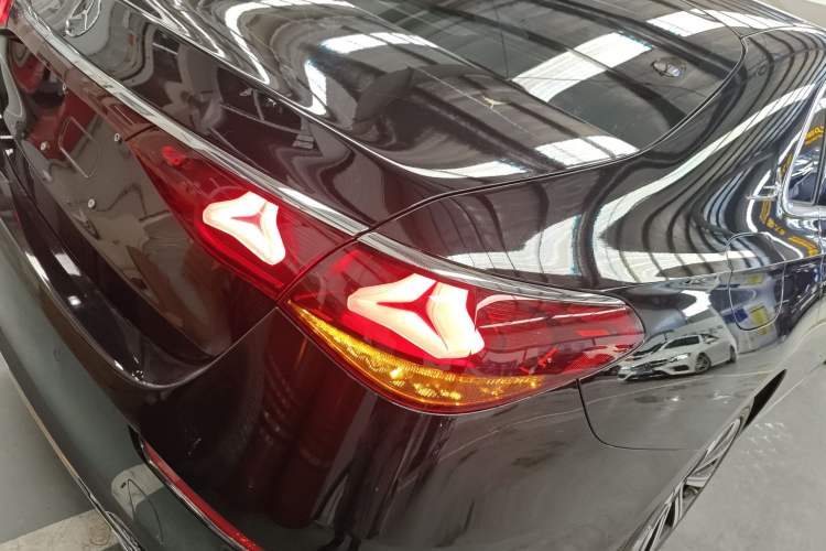 Used Mercedes-Benz E-Class 2024 E 300 L Luxury Model Exterior 3