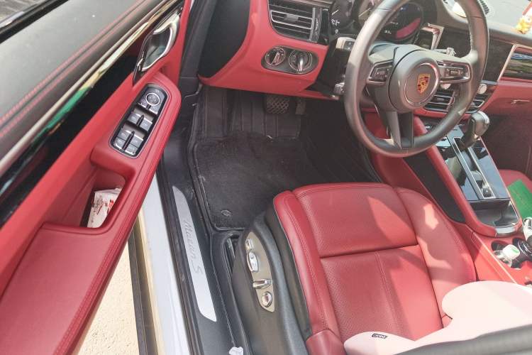 Used Porsche Macan 2022 Macan S 2.9T Driver Seat