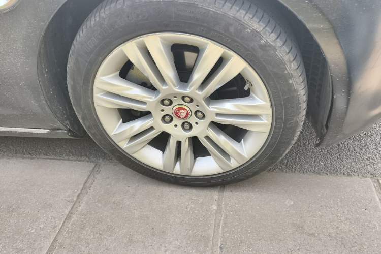 Used Jaguar XFL 2018 XFL 2.0T 250 PS Luxury Edition Right Front Wheel Hub