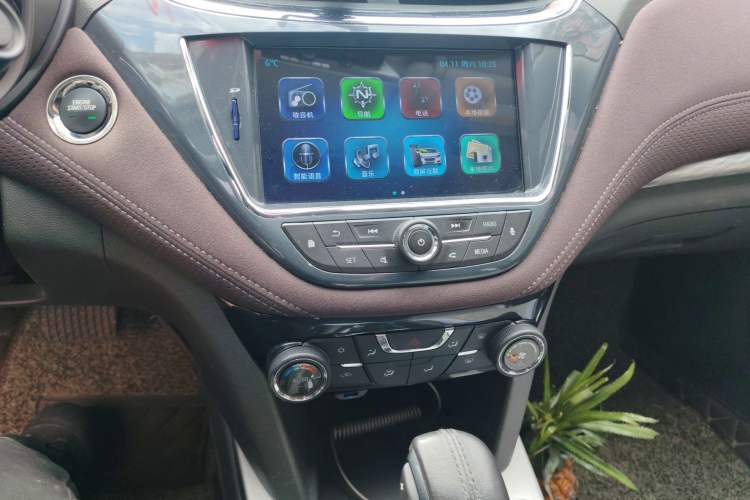 Used Chevrolet Malibu 2017 1.5T Automatic Luxury Edition Audio And AC Panel