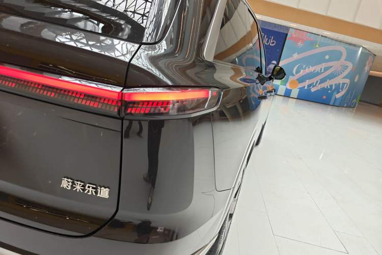 Used ONVO Luxeed L90 2025 Model—Ultra Six-Seater Version
